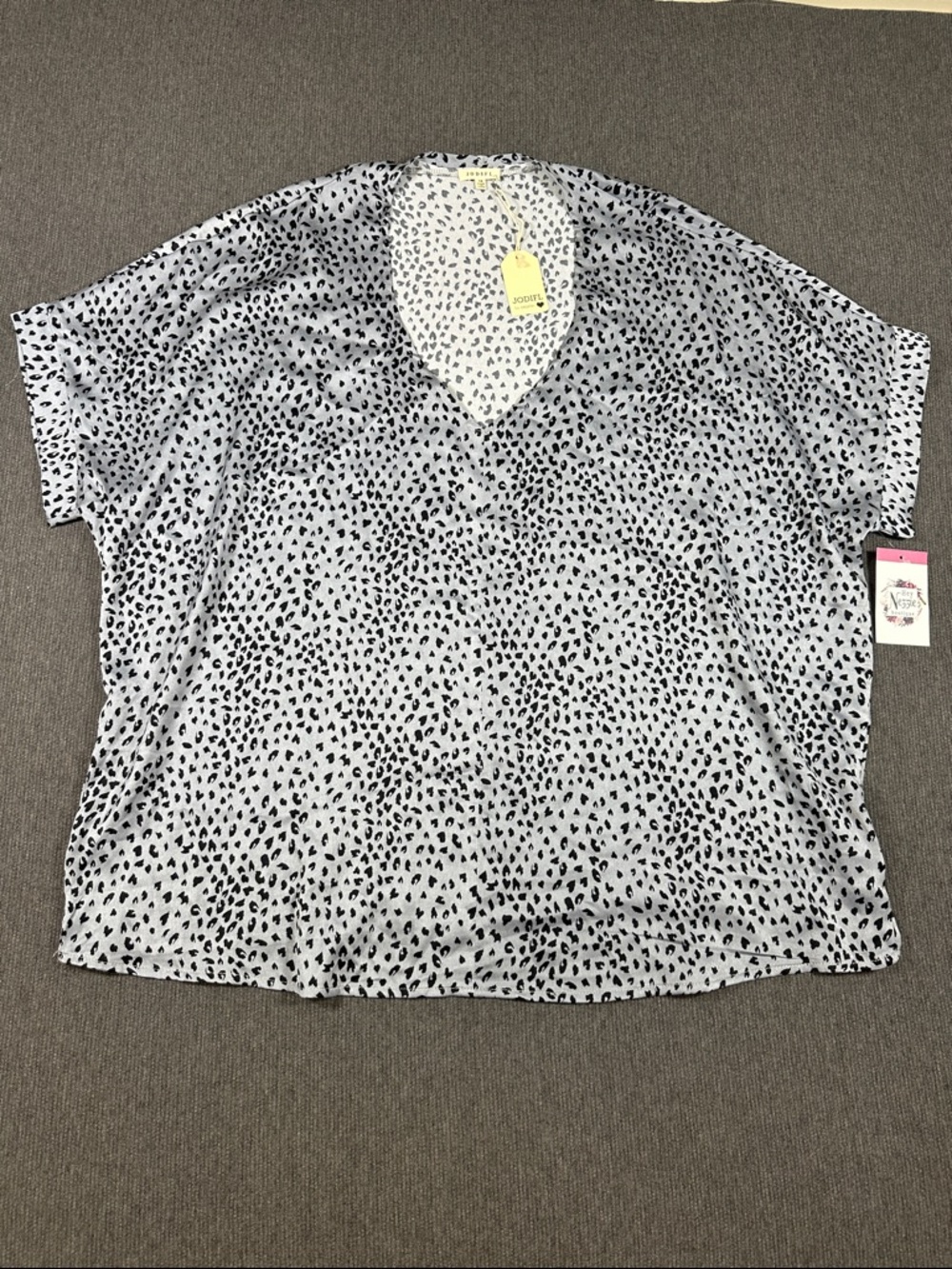 JODIFL Boutique Plus Size Leopard Print Blue Black V-Neck Blouse Top Size 1X NWT